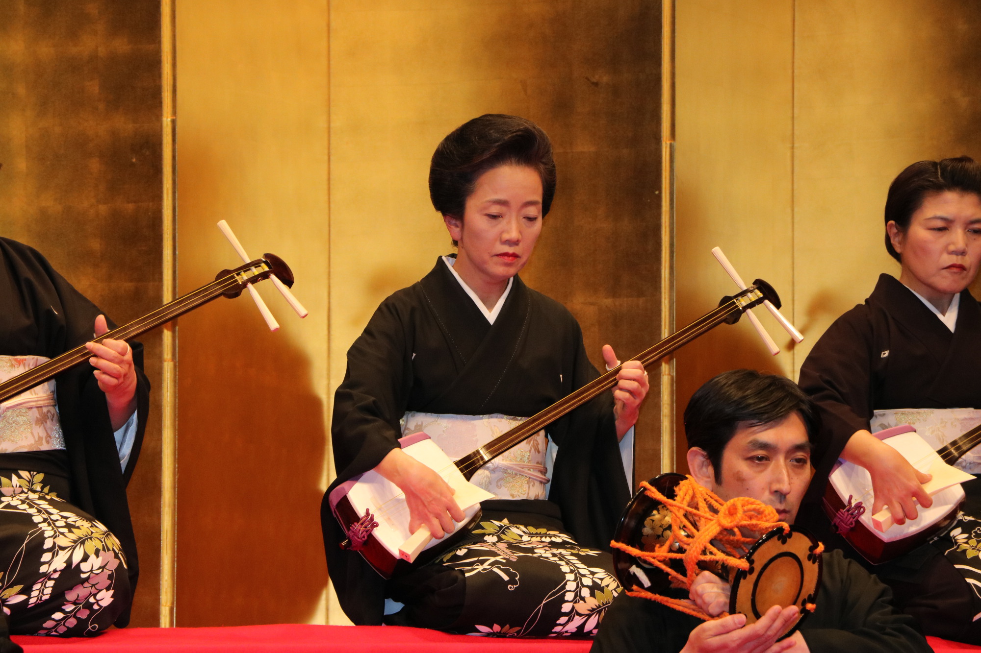 tradycyjny japoński instrument - shamisen, źródło: japantimes.co.jp 